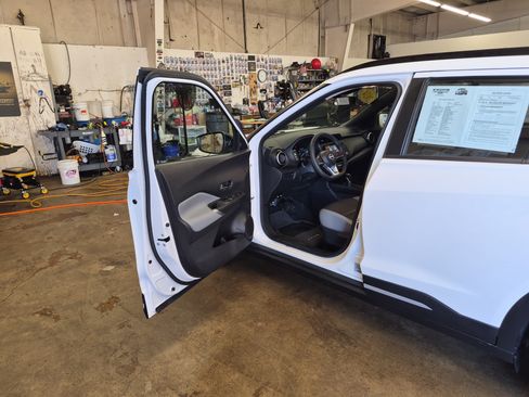 Used 2024 Nissan Kicks SR w/ SR Premium Package FWD image 8