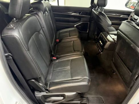 Certified 2024 Jeep Wagoneer 4WD image 34