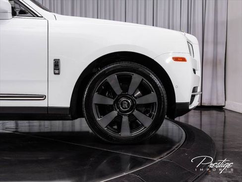 Used 2022 Rolls-Royce Cullinan AWD/4WD image 17