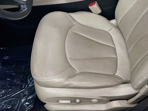 Used 2019 Buick Envision Essence FWD image 19
