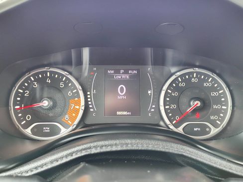 Used 2019 Jeep Renegade Sport image 19