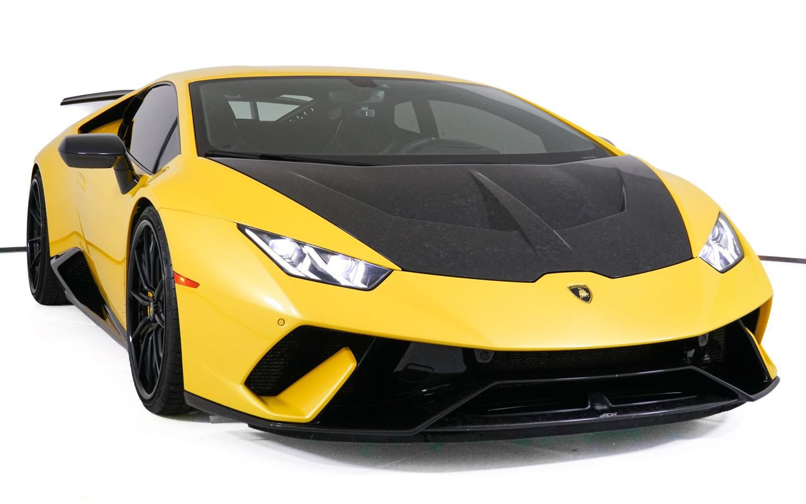 Used 2018 Lamborghini Huracan Performante AWD/4WD image 20