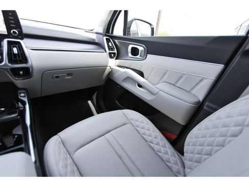 Certified 2023 Kia Sorento SX AWD/4WD image 11