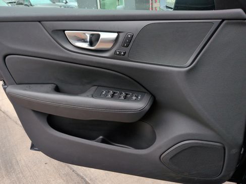 Used 2025 Volvo V60 B5 Cross Country Plus image 29