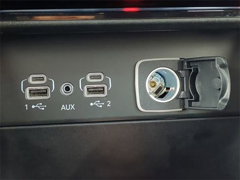 Used 2024 Jeep Grand Cherokee L Limited w/ Black Appearance Package image 27