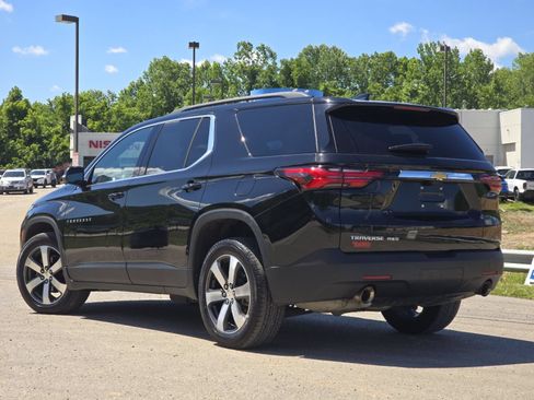 Used 2023 Chevrolet Traverse LT w/ LT Premium Package AWD/4WD image 14