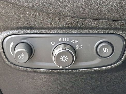 Used 2018 Chevrolet Equinox Premier AWD/4WD image 26