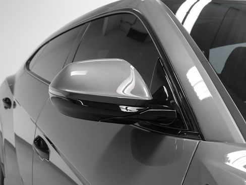 Used 2023 Lamborghini Urus Performante AWD/4WD image 9