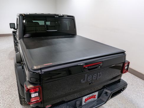 Used 2023 Jeep Gladiator Overland image 11