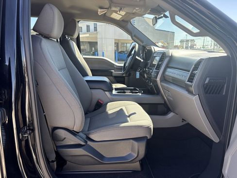 Used 2022 Ford F250 XLT w/ Black Appearance Package image 10