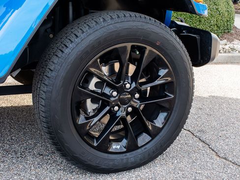 Used 2021 Jeep Wrangler Unlimited Sahara w/ Cold Weather Group image 8