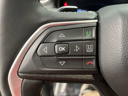 Used 2025 Jeep Grand Cherokee Altitude AWD/4WD image 47