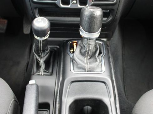 Used 2020 Jeep Wrangler Unlimited Sahara AWD/4WD image 39