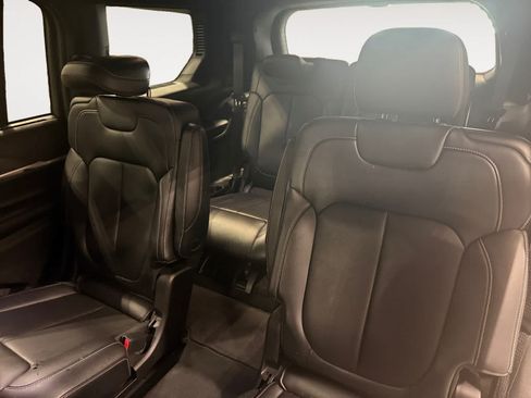 Used 2025 Jeep Grand Cherokee L Limited w/ Luxury Tech Group II AWD/4WD image 19