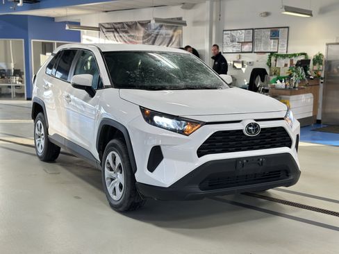 Used 2022 Toyota RAV4 LE w/ Carpet Mat Package (TMS) image 3