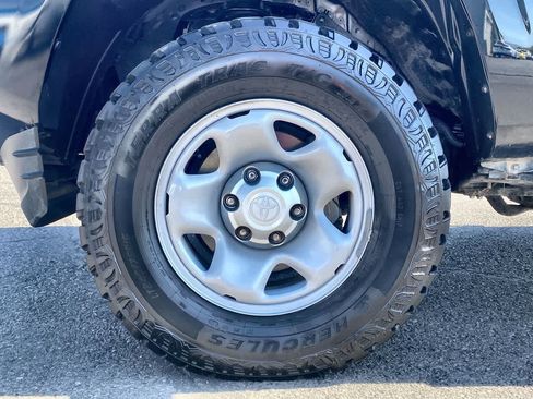 Used 2019 Toyota Tacoma SR w/ SR Convenience Package AWD/4WD image 10