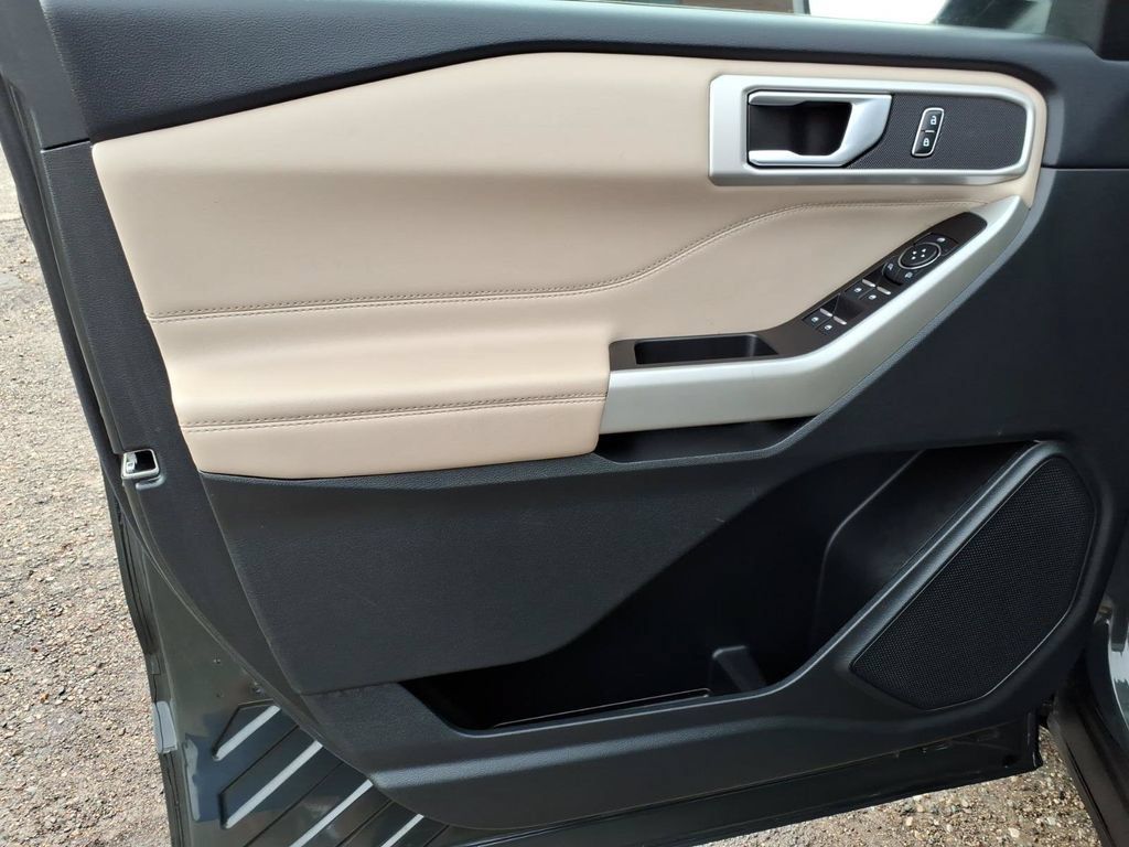 Used 2023 Ford Explorer XLT w/ Equipment Group 202A AWD/4WD image 15