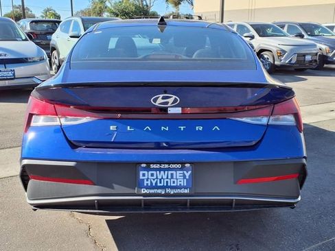Used 2025 Hyundai Elantra Sport FWD image 4