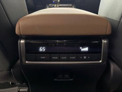 Used 2025 Lexus GX 550 w/ Accessory Package (2T) AWD/4WD image 25