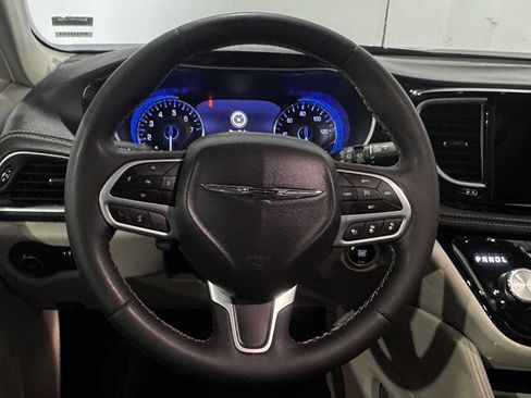 Used 2024 Chrysler Pacifica Limited FWD image 5