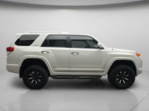 Used 2012 Toyota 4Runner SR5 AWD/4WD image 7