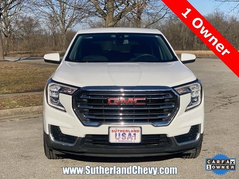 Used 2024 GMC Terrain SLE image 2