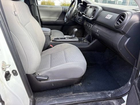 Used 2020 Toyota Tacoma SR image 12