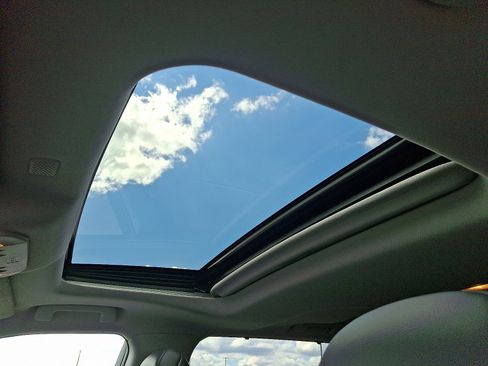 Used 2020 Toyota Highlander XLE image 15