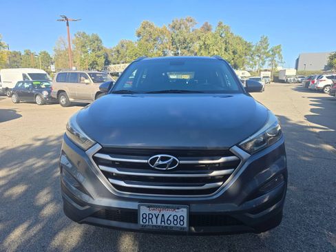 Used 2017 Hyundai Tucson SE w/ SE Popular Package 02 FWD image 2
