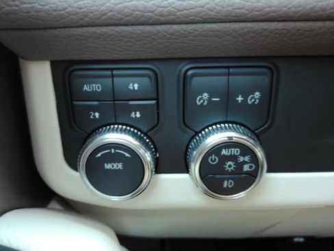 Used 2023 GMC Yukon XL Denali image 37