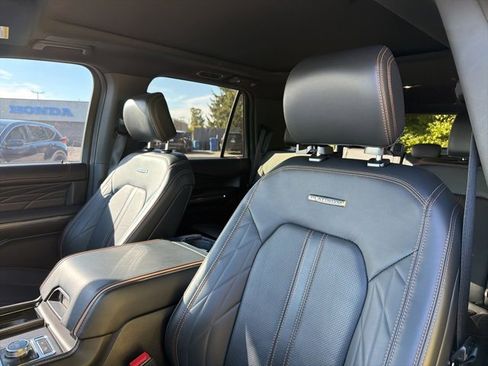 Used 2023 Ford Expedition Platinum image 7