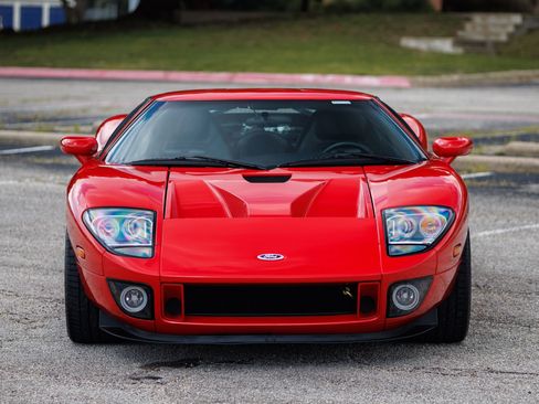 Used 2005 Ford GT RWD image 9