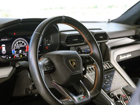 Used 2019 Lamborghini Urus image 37