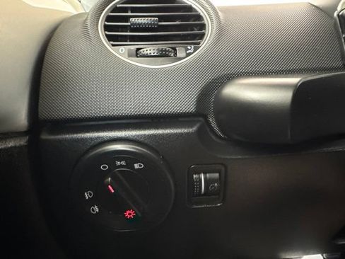 Used 2009 Volkswagen Beetle Blush FWD image 17