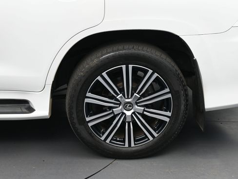 Used 2019 Lexus LX 570 4WD image 15