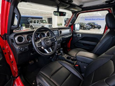 Used 2022 Jeep Wrangler Unlimited Sahara AWD/4WD image 4