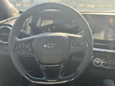 New 2025 Chevrolet Trax RS w/ Sunroof Package image 7