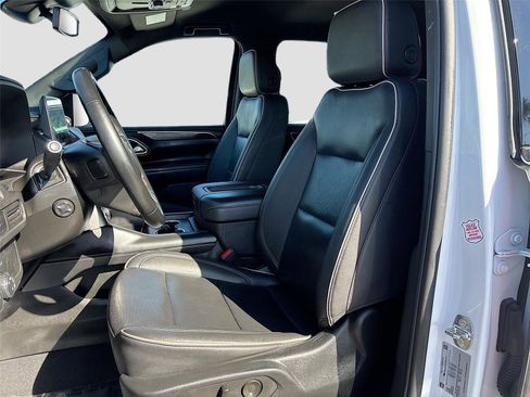 Used 2023 Chevrolet Suburban Premier image 23