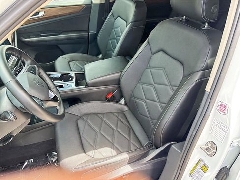Used 2025 Volkswagen Atlas SE FWD image 23