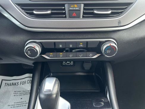 Used 2024 Nissan Altima 2.5 SR FWD image 14