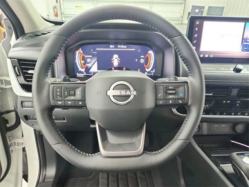 Used 2025 Nissan Rogue SL w/ Tech Package image 25