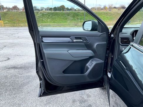 New 2026 GMC Terrain AT4 w/ Technology Package II AWD/4WD image 9
