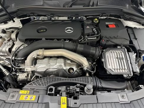 Used 2025 Mercedes-Benz GLA 250 4MATIC image 10