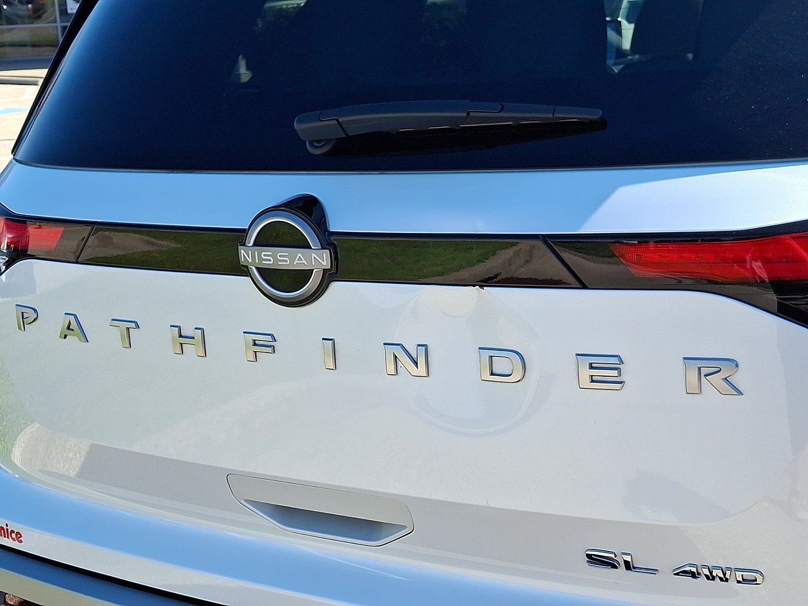 Used 2025 Nissan Pathfinder SL w/ SL Premium Package AWD/4WD image 32