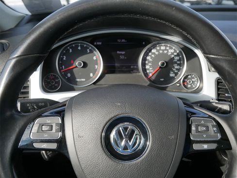 Used 2013 Volkswagen Touareg VR6 image 25