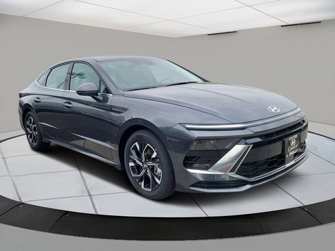 New 2025 Hyundai Sonata SEL image 2