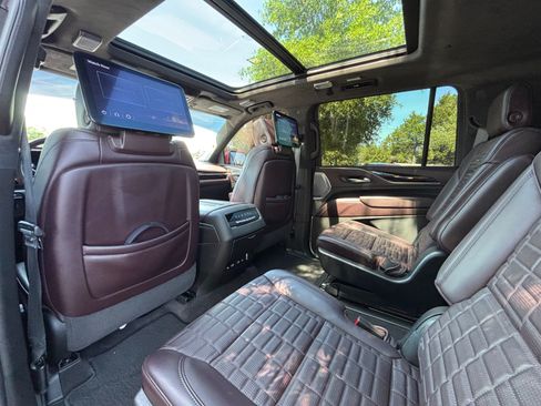 Used 2023 Cadillac Escalade ESV V AWD/4WD image 24