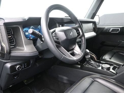 Used 2025 Ford Bronco Badlands w/ Sasquatch Package image 8