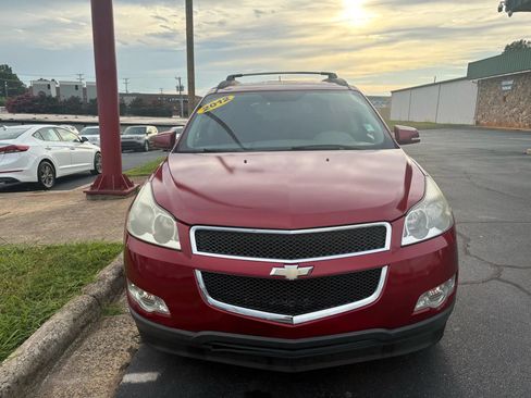 Used 2012 Chevrolet Traverse LT FWD image 2