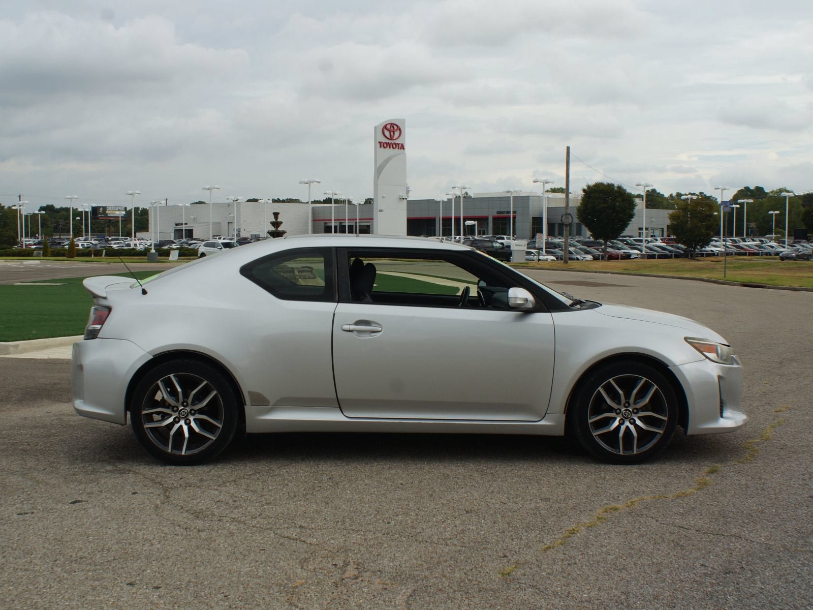 Used 2014 Scion tC FWD image 13